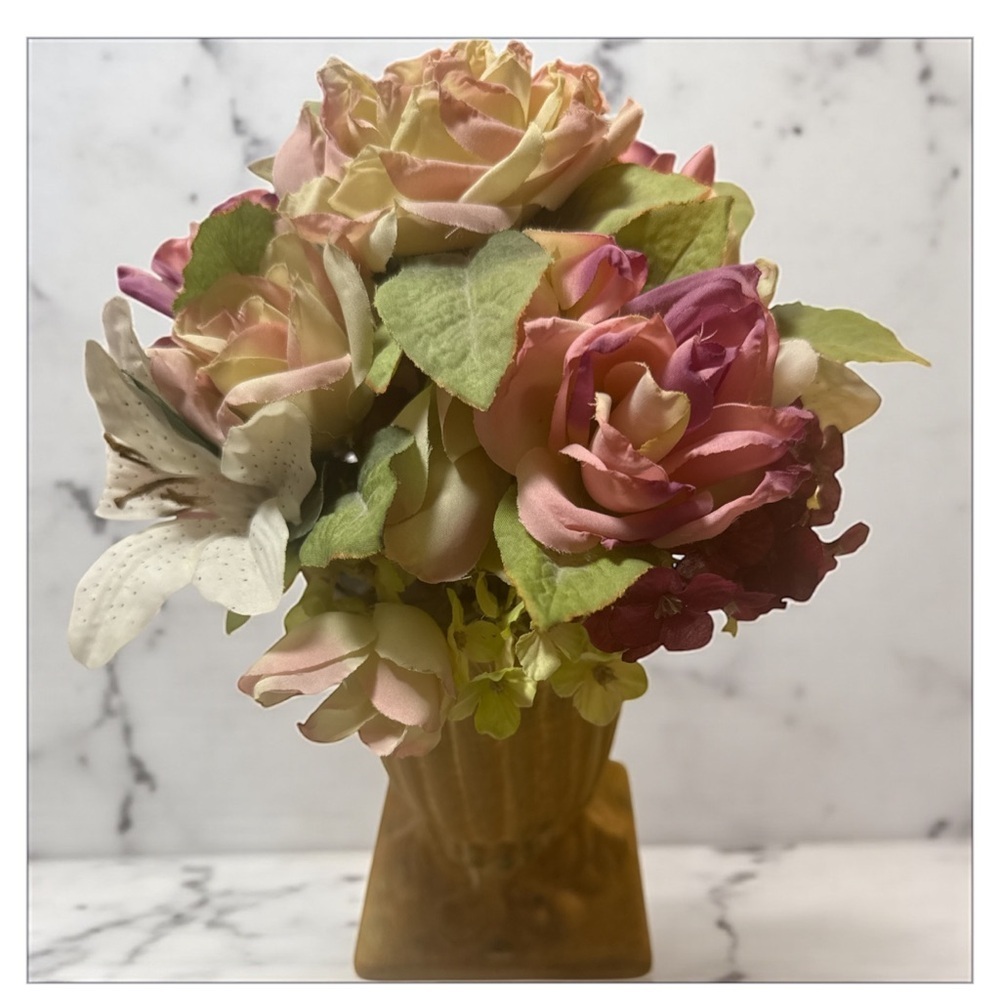Elegant Floral Arrangement in Vase​​